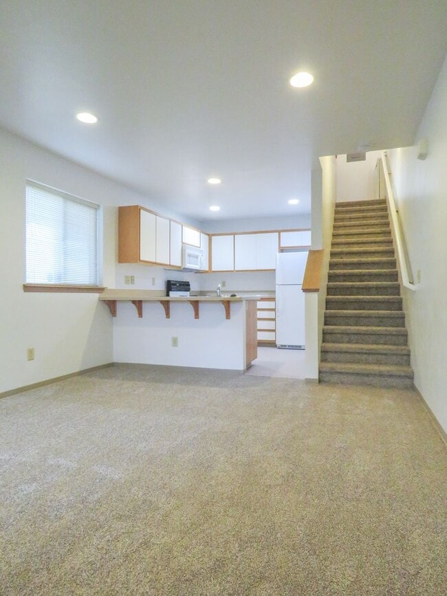 Photo - 1475 -1479 W.11th - FH Apartment