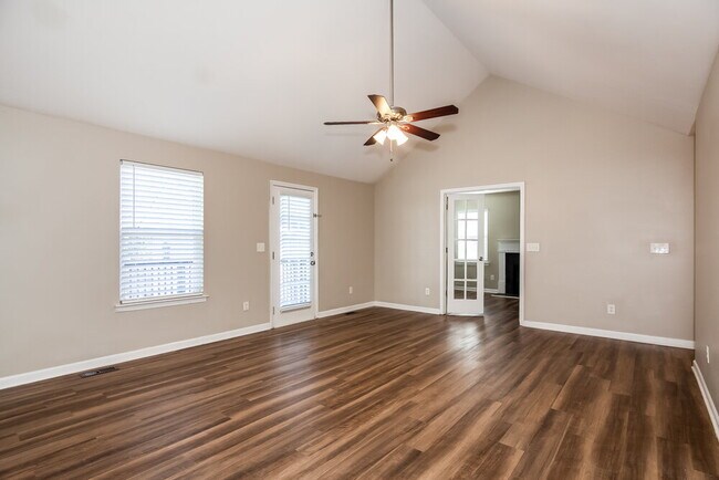 Foto del edificio - 3836 Bullard St