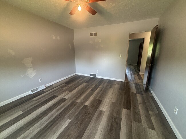 Foto del edificio - 601 Lakeview Dr