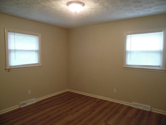 Foto del edificio - 267 Argonne Cir