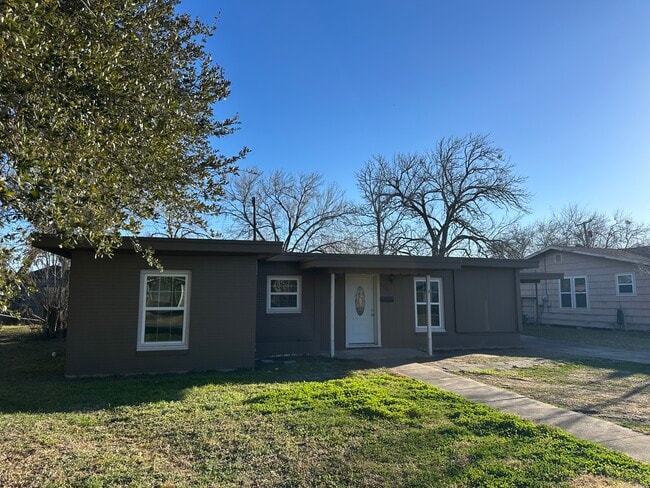 Building Photo - 1709 Navidad St