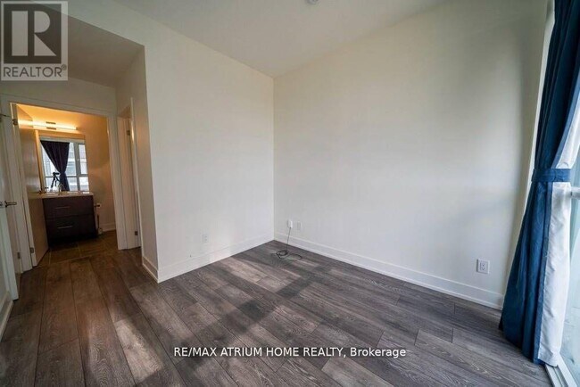 Photo du bâtiment - 180 Fairview Mall Dr