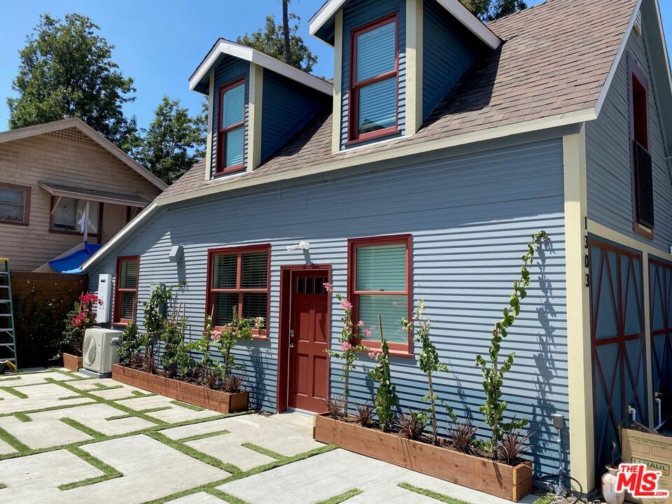 Foto principal - 1301 W 22nd St