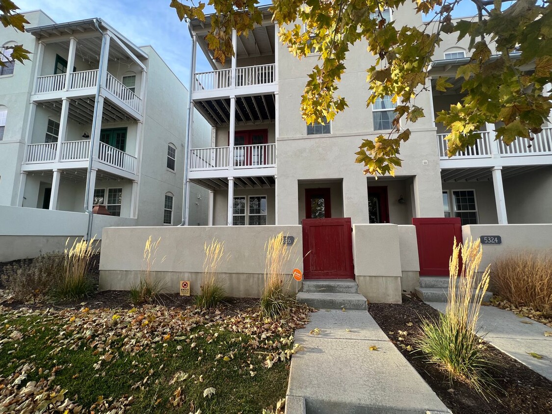 Foto principal - 3 Bedroom/3.5 Bathroom Townhome in South J...