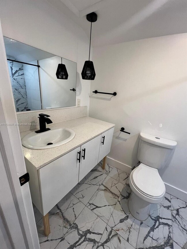 Foto del edificio - 453 NW 25th Ct