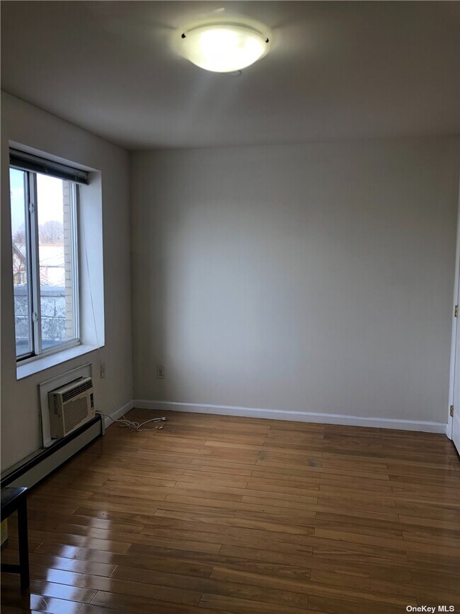 Foto del edificio - 82-15 Queens Blvd