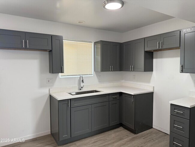 Foto del edificio - 4619 S 16th St