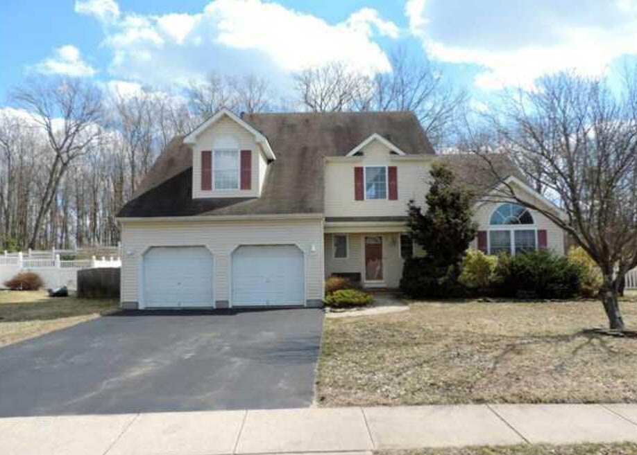 Primary Photo - 23 Clover Hill Dr