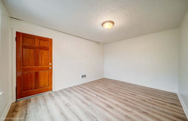 Building Photo - 802 Pine St