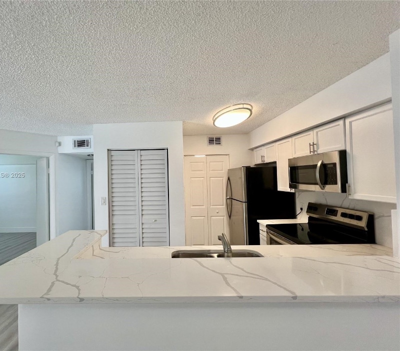 Foto principal - 650 S Park Rd