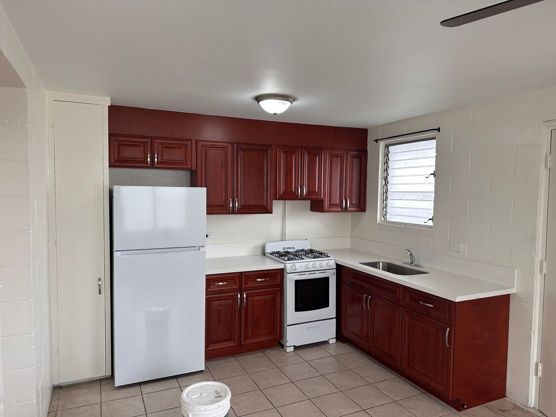 Building Photo - 1628 Kahai St