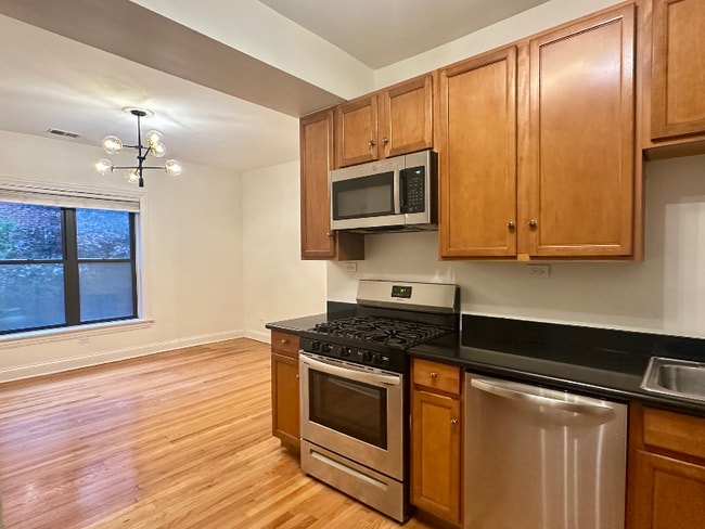 Photo - 903 W Cornelia Ave Apartment