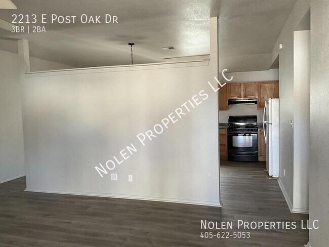 Building Photo - 2213 Post Oak Dr