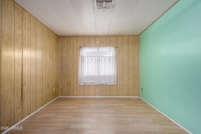 Foto del edificio - 8421 E Main St