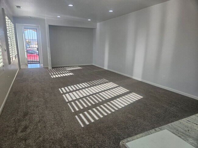 Foto del edificio - GORGEOUS 2009 Home - Just $2,250/month, 3/...