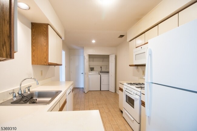 Building Photo - 36 Needham Way