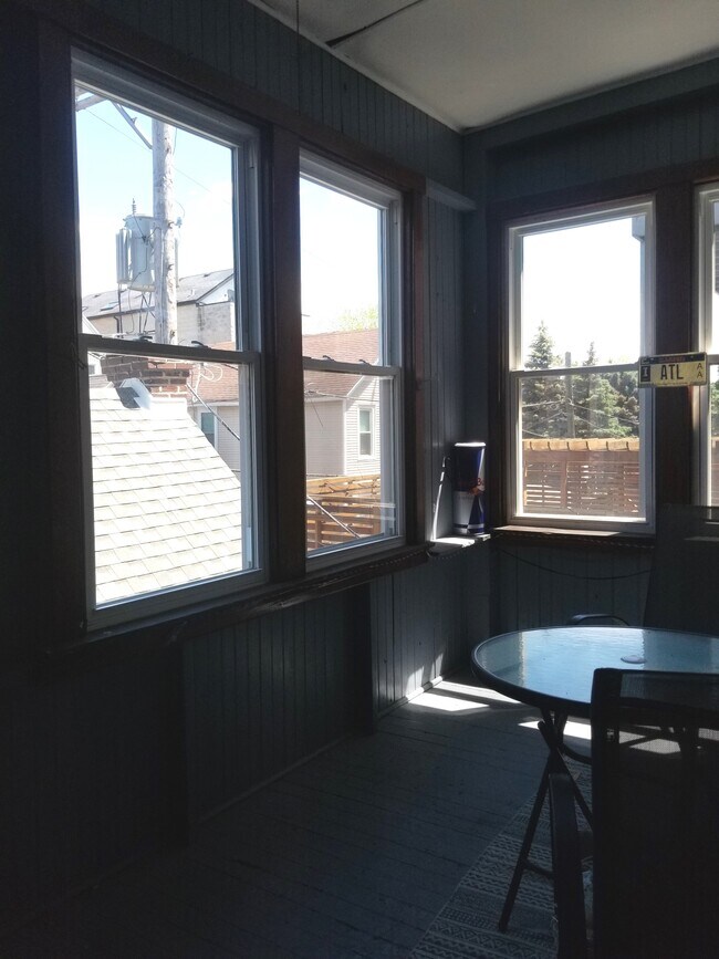 Foto del edificio - 2225 N Leavitt St