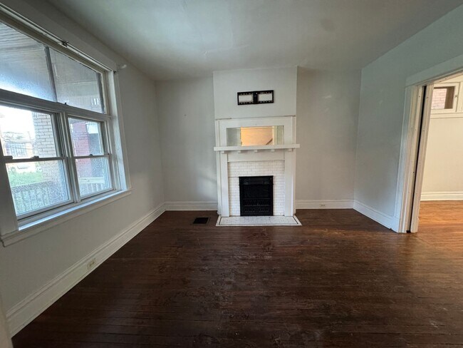 Building Photo - 82 Estella Ave