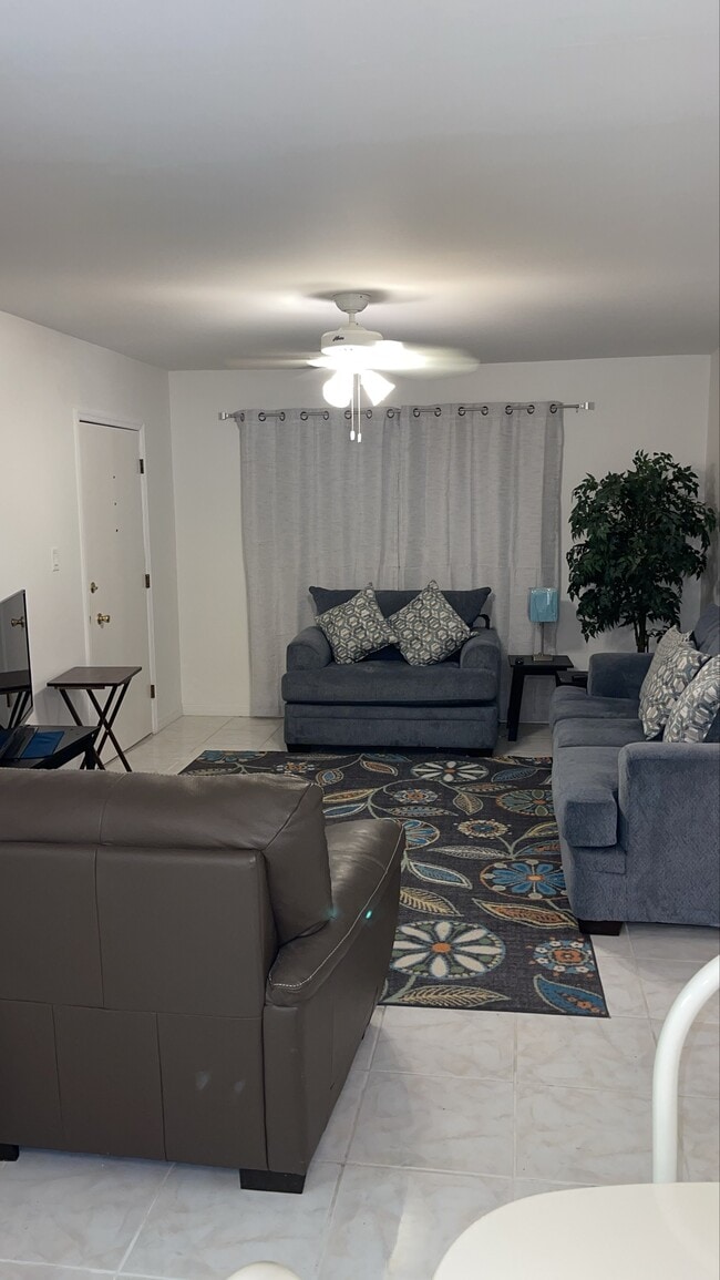 Living Room - 4158 Tamiami Trl