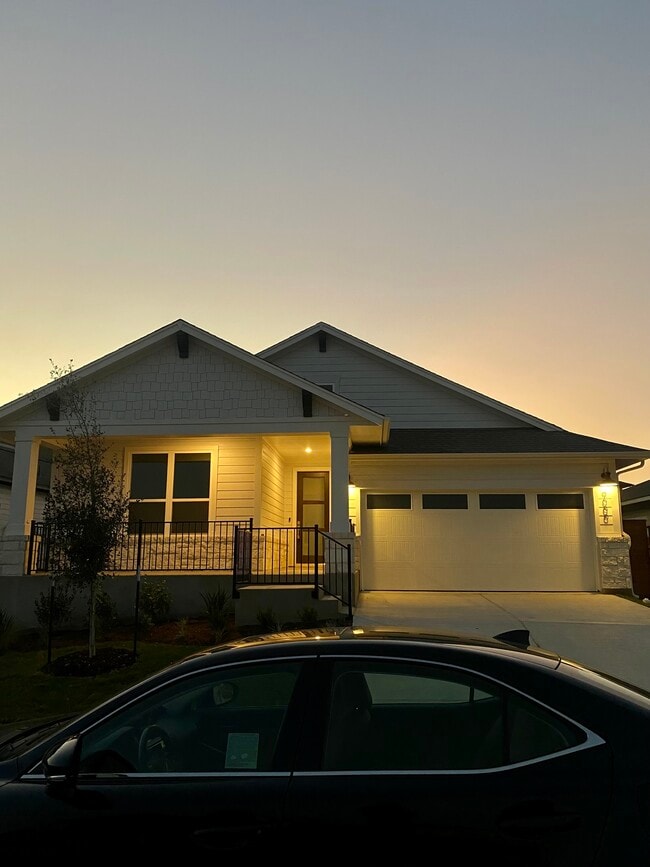 Building Photo - 9000 Looksee Ln