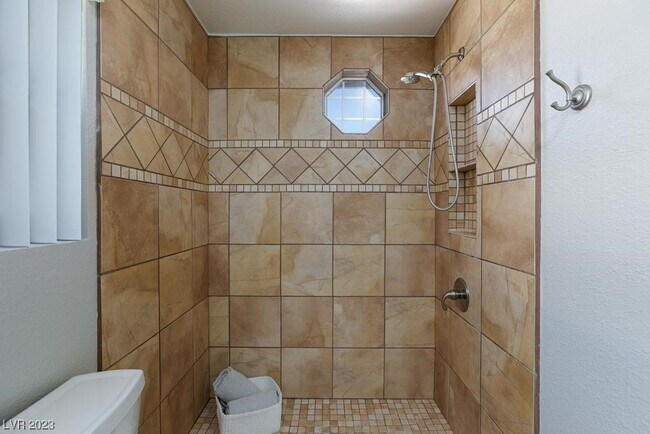 Building Photo - 1411 Bareback Ct