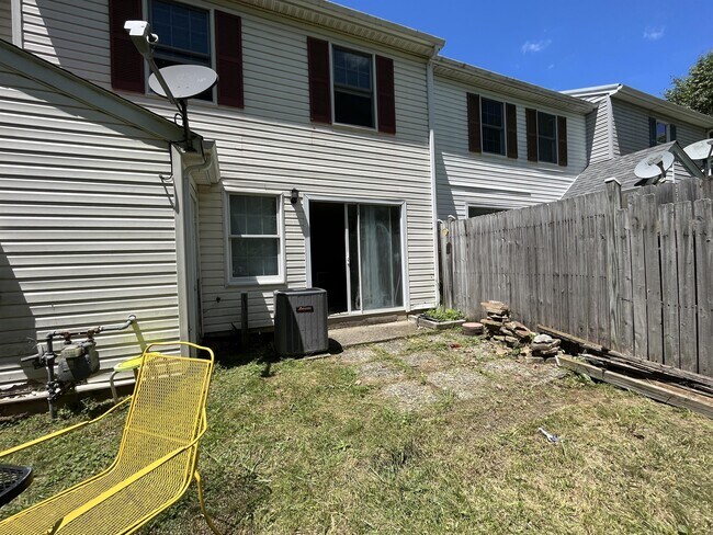 Foto del edificio - 1004 Fritz Cir