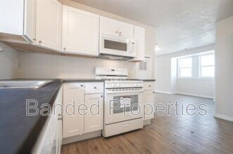 Building Photo - 376 W 700 N