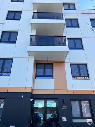 Building Photo - 7302 Woodside Ave