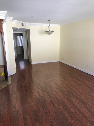 Building Photo - 1316 N Columbus Ave