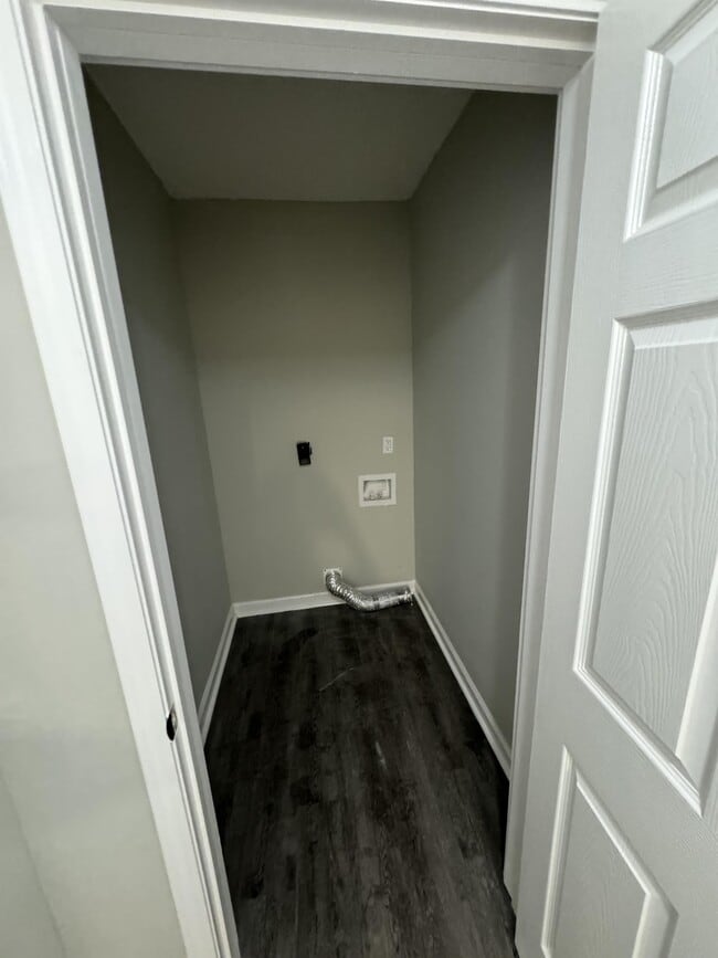 Building Photo - 742 Montclair Pl