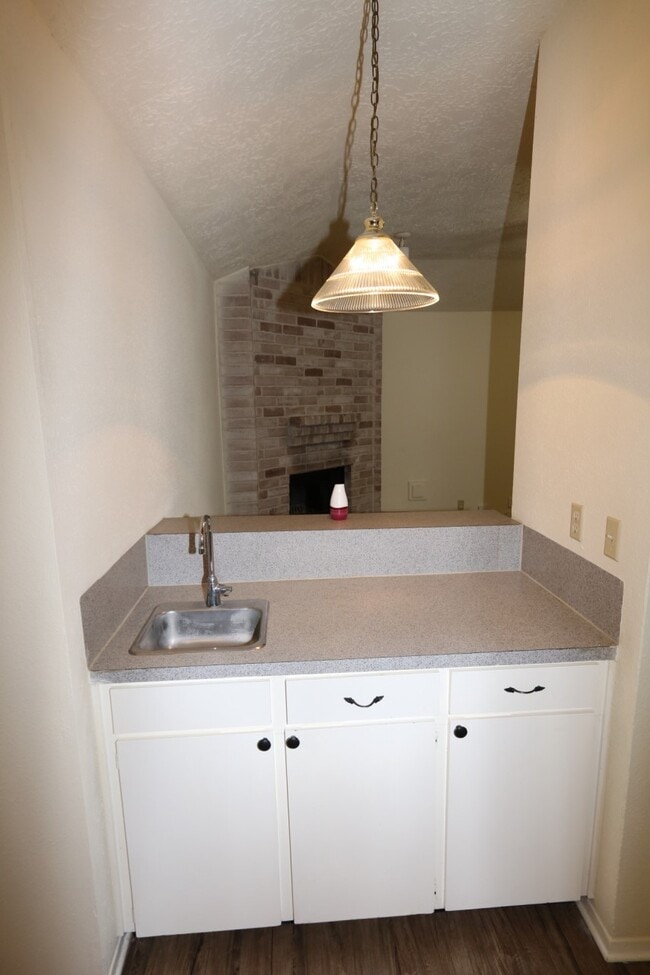 Building Photo - 21134 Park Mt Dr