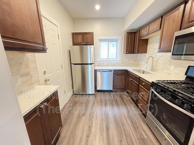 Foto del edificio - 22 River Rd