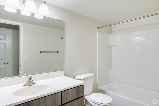 2BR , 1,5BA - Callery, salida - 1125SF - Eastern Lofts Apartment Homes