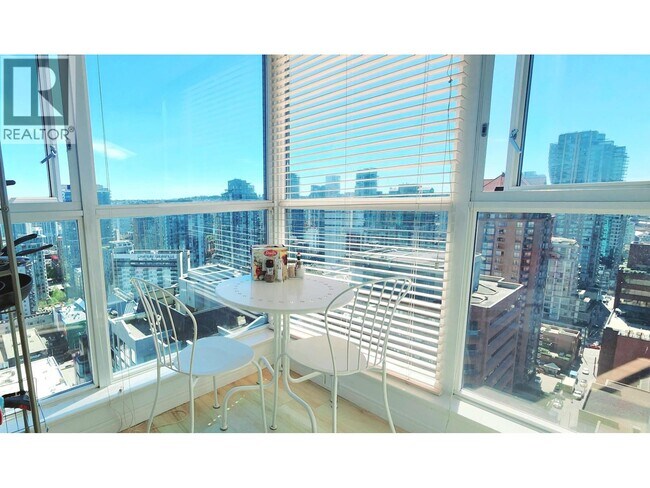 Photo du bâtiment - 1068 Hornby St