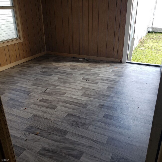 Foto del edificio - 2 br, 1 bath House - 1010 Louisa Ave