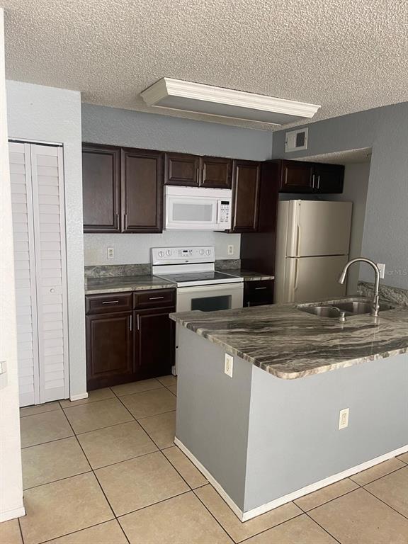 Foto del edificio - 2218 Grand Cayman Ct