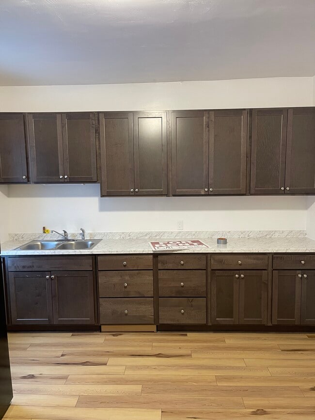 Kitchen - 738 Olympia St SW