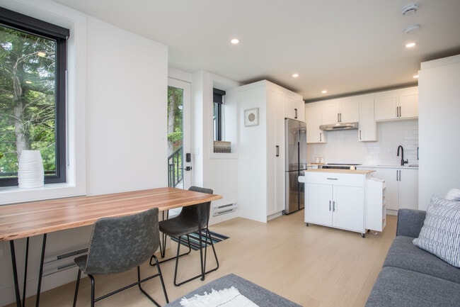 Building Photo - 55 Kelvin Grove Way
