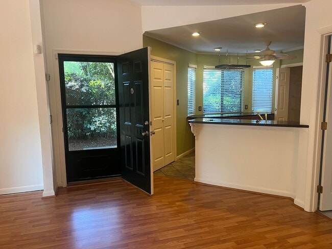 Building Photo - Wonderful One-Level, First Floor Marsh Sid...