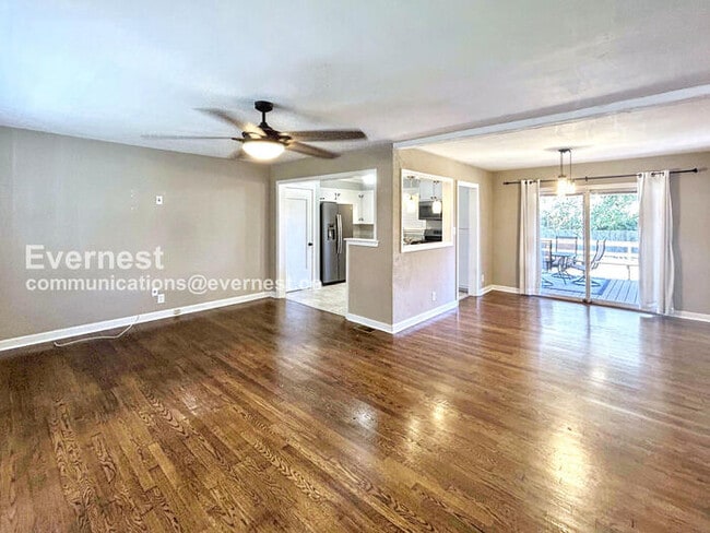 Foto del edificio - 809 Raymond Ct