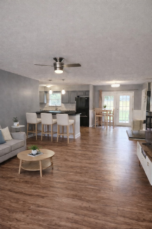 Photo - 939 Cambridge Dr House