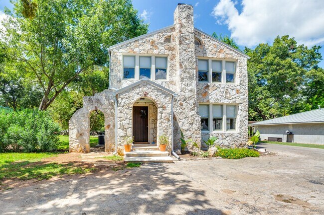 Building Photo - LANDA PARK WATERFRONT HOME, NEW BRAUNFELS