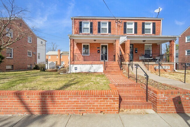 Building Photo - 1938 S St SE