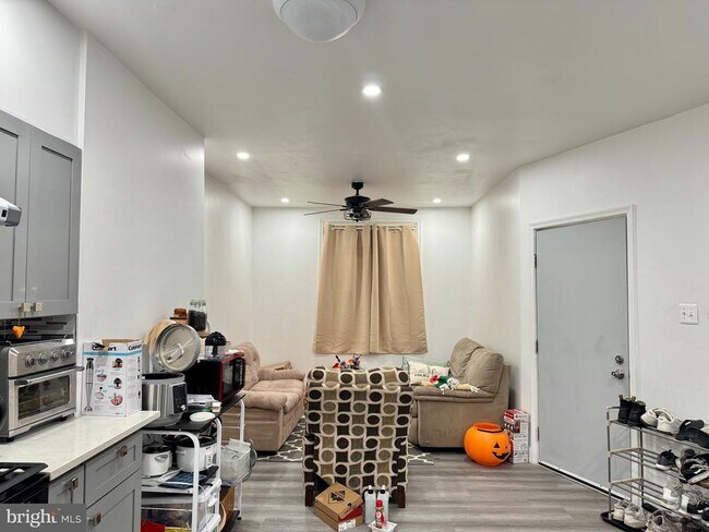 Foto del edificio - 323 N Preston St