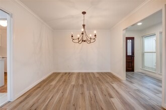 Building Photo - 10322 Lynbrook Hollow St