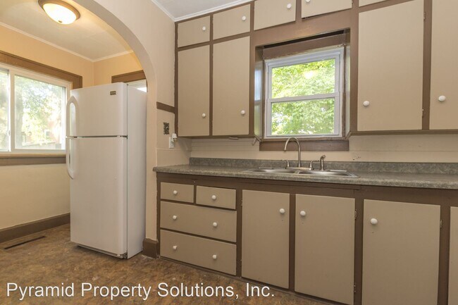 Building Photo - 3 br, 1.5 bath House - 4650 Hubbell Ave
