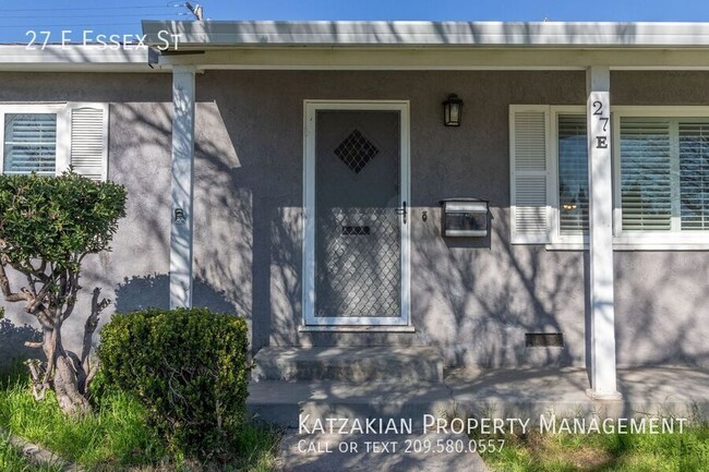 Building Photo - Stylishly Remodeled 2-Bedroom Home in Cent...