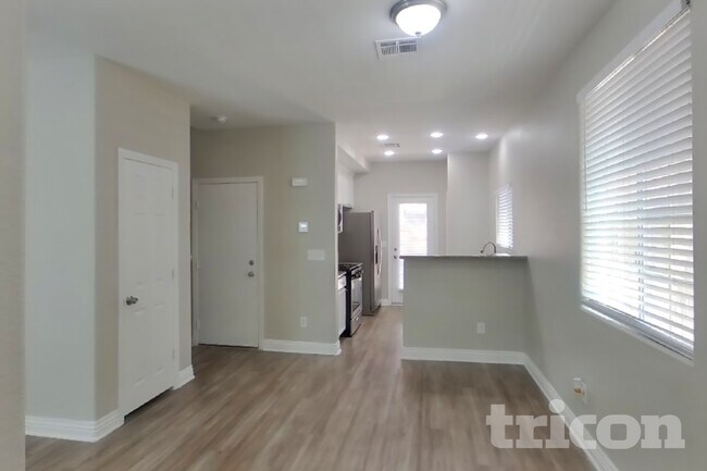Foto del edificio - 9827 W Spinnaker Creek Ave