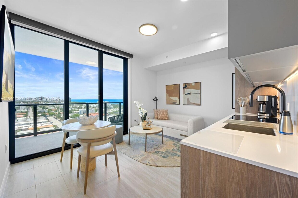 Foto principal - 580 72nd St
