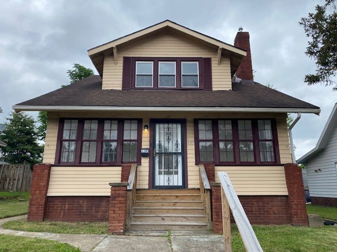 Primary Photo - 1193 N Main St